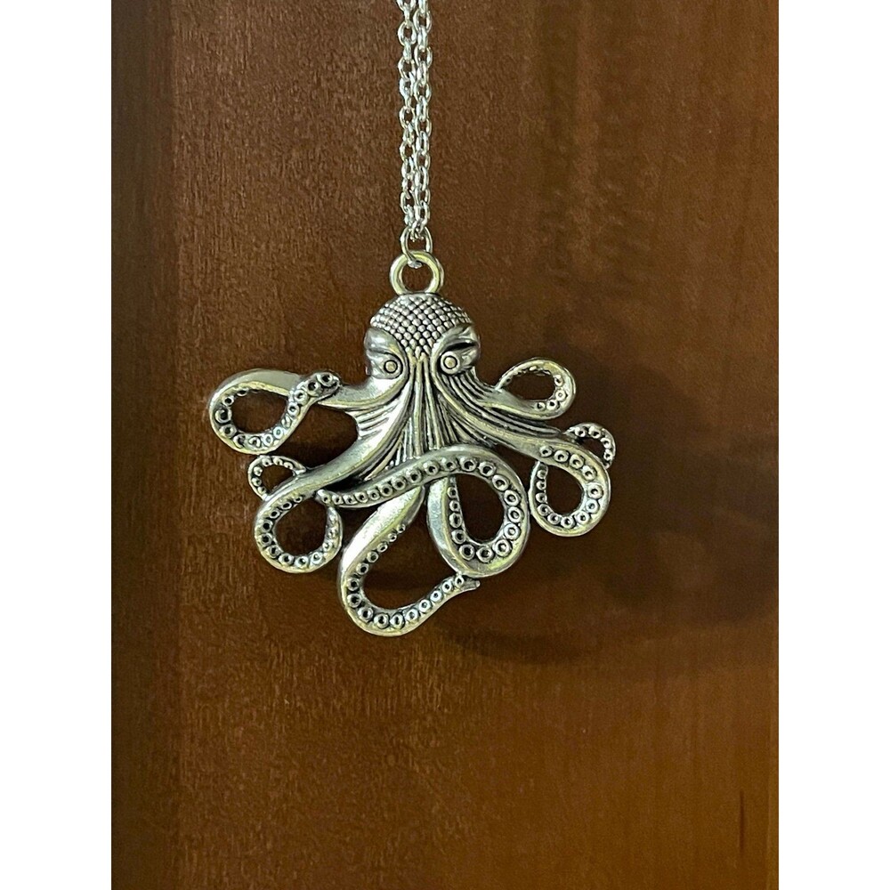Octopus pendant necklace-new!